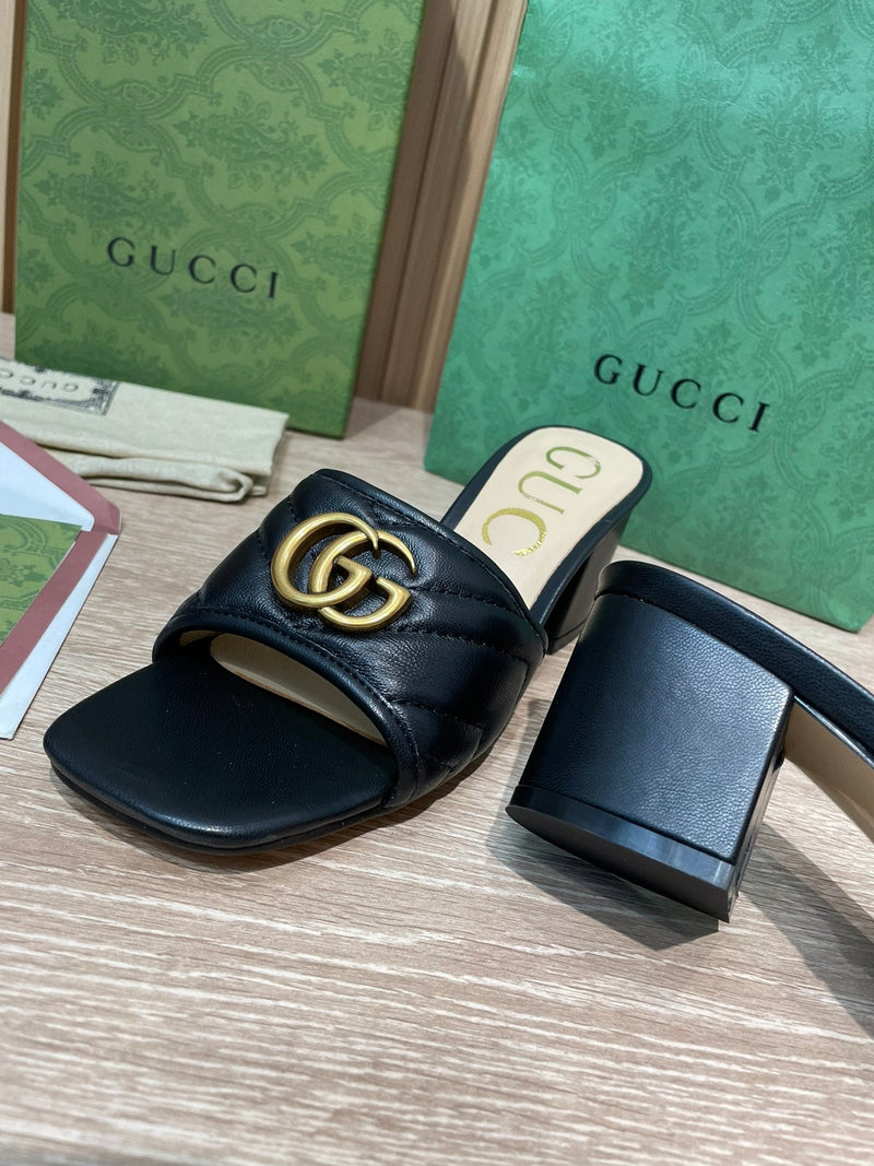 Slide Modelo Gucci Matelassê com Placa de Logo