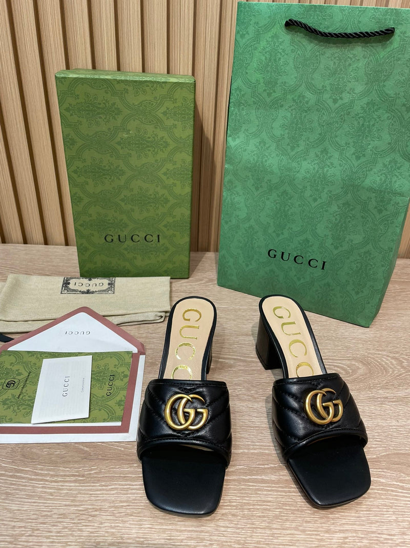 Slide Modelo Gucci Matelassê com Placa de Logo