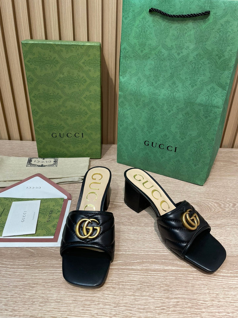 Slide Modelo Gucci Matelassê com Placa de Logo