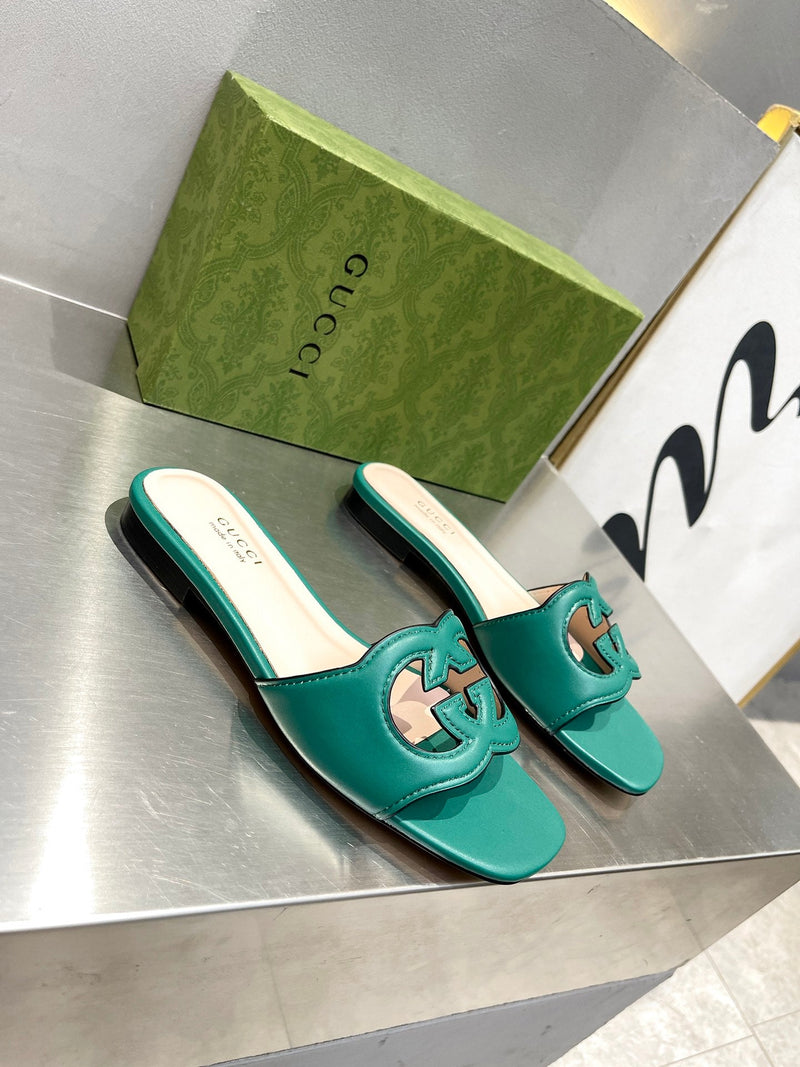 Sandália Modelo Gucci de Couro com Logo Vazado