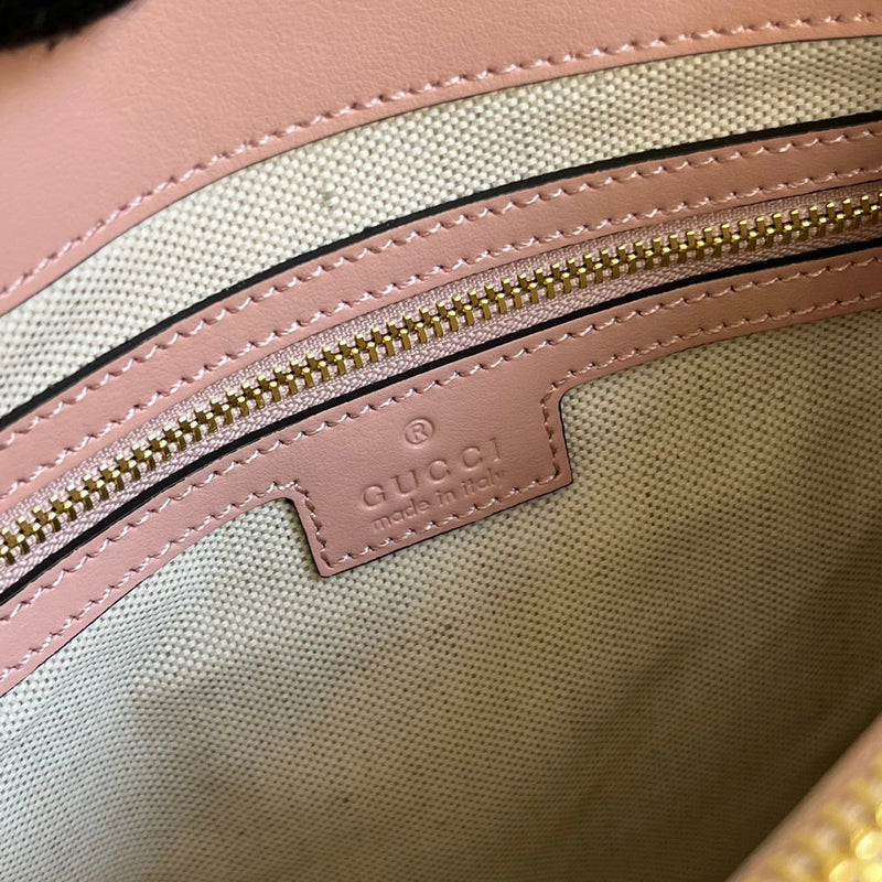 Bolsa Gucci GG matelassê Mini com Alça Superior