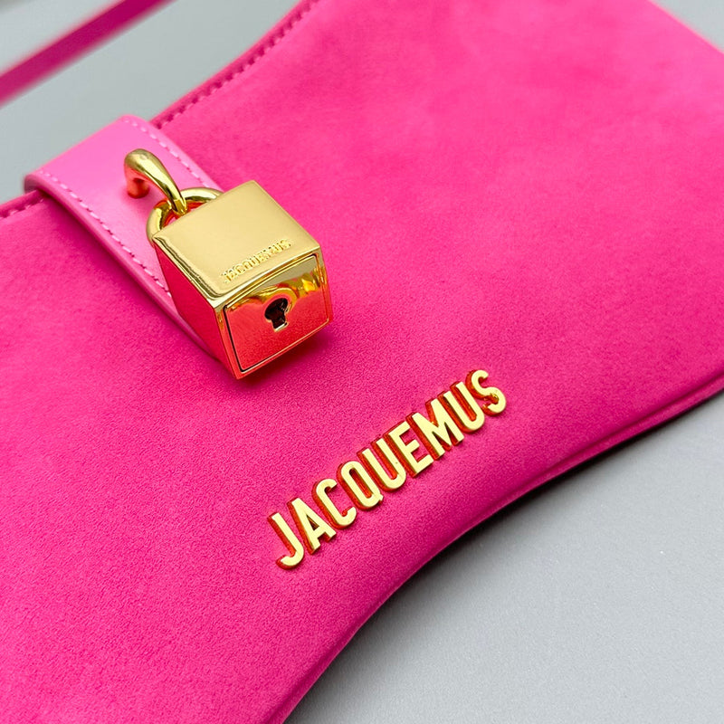 Bolsa Modelo Jacquemus Le Bisou Cadenas de Camurça