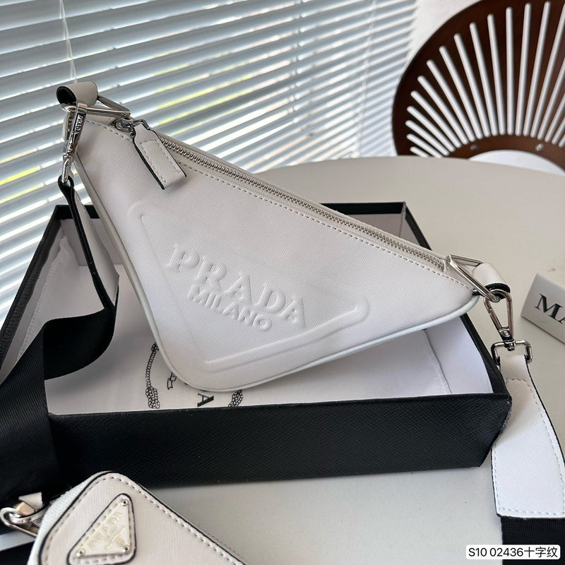 Bolsa Modelo Prada Tiracolo com Placa de Logo