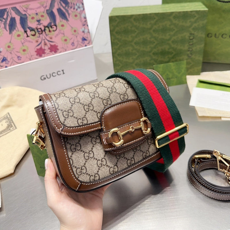 Bolsa Modelo Gucci  mini Alça color com detalhe Horsebit 1955