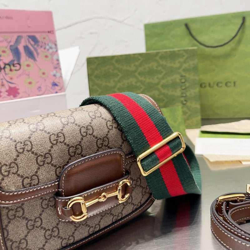 Bolsa Modelo Gucci  mini Alça color com detalhe Horsebit 1955