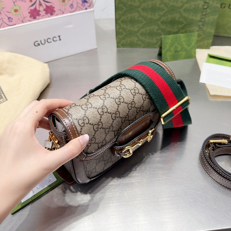 Bolsa Modelo Gucci  mini Alça color com detalhe Horsebit 1955