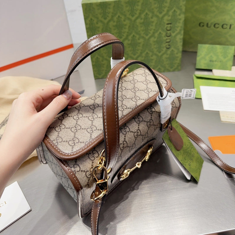 Bolsa Modelo Gucci  mini com detalhe Horsebit 1955