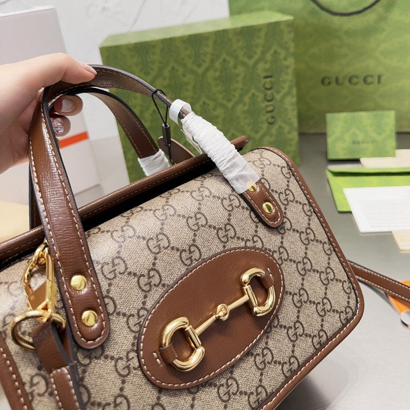 Bolsa Modelo Gucci  mini com detalhe Horsebit 1955